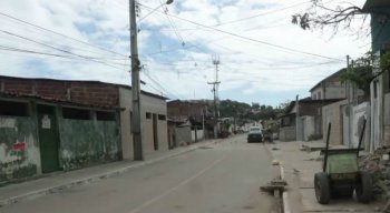 Homens em um carro branco teriam cometido o crime, segundo a polícia