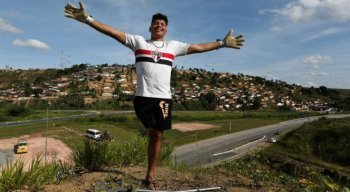 Jerffeson perdeu a perna em um acidente com um caminhão quando tinha 4 anos, mas mesmo assim se tornou goleiro.