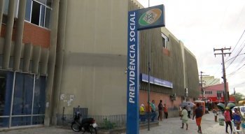 Idosos vão ao INSS tirar dúvidas e se aposentarem antes da mudança