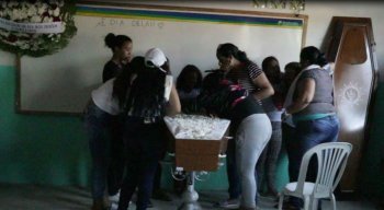 Família se despede do adolescente venezuelano morto a tiros em Igarassu