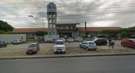 Menina é internada após engolir doce oferecido por idoso em Igarassu - Rádio Jornal