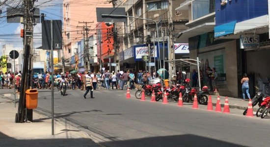 Ambulantes protestam no centro de Caruaru