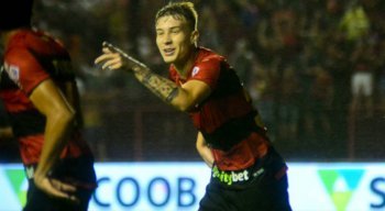 Volante Charles cumpriu suspensão e retorna ao time titular do Sport