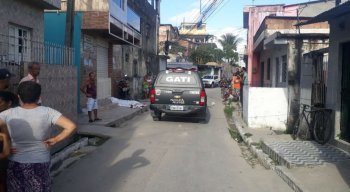 Mulher foi morta a tiros no bairro São Francisco, no Cabo de Santo Agostinho