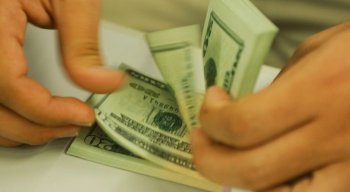 Dólar ultrapassa R$ 4,20