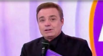 De acordo com a assessoria de imprensa, Gugu segue internado.