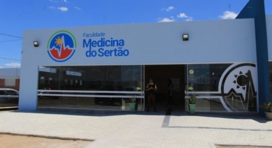MEC faz vistoria no prédio que vai abrigar curso de Medicina em Arcoverde