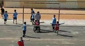 A atitude do professor comoveu vários internautas