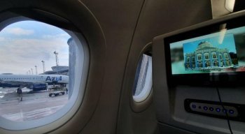 O avião fez o pouso de emergência, no Recife, às 9h21