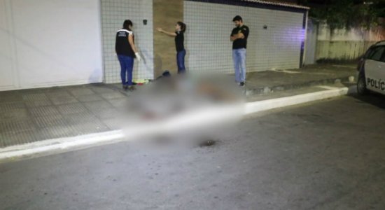 Mulher é morta a pauladas no meio da rua em Piedade