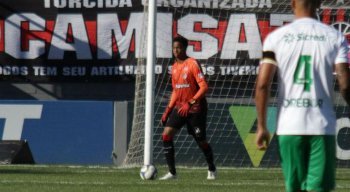 O goleiro Carlos Eduardo foi eleito o melhor da Série B defendendo o Brasil de Pelotas