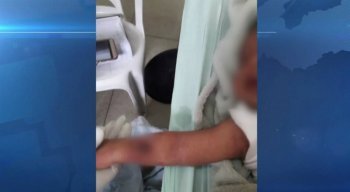 A bebê passou dias dias recebendo antibióticos, por meio de um acesso na veia