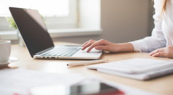 Saiba quantos dias de afastamento do trabalho você ganha após seu casamento