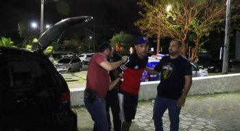 Uma vítima foi atingida no rosto e quase perdeu a visão do olho direito.