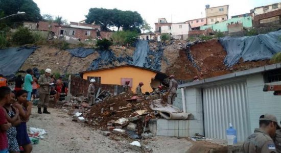 Deslizamento de terra deixa mortos, feridos e desaparecidos no Recife