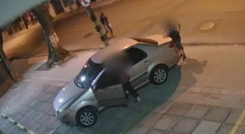 O veículo é um Fiat Siena, de placa: KJD 4124
