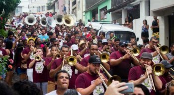 Não faltarão opções para os foliões nas ladeiras neste domingo (5)