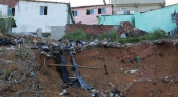 Desde o período da tragédia, moradores denunciam que estão sem água nas torneiras