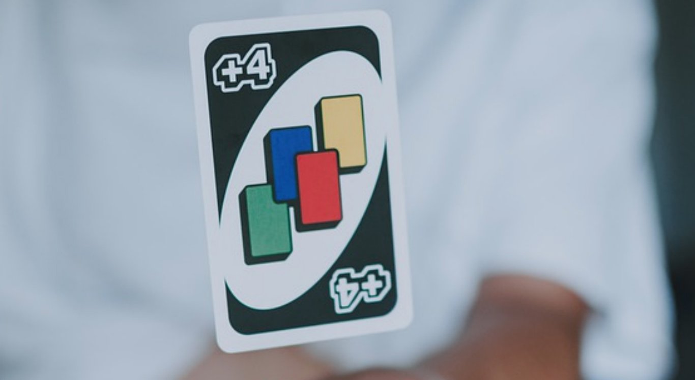 O jogo de cartas UNO ganha versão minimalista no projeto