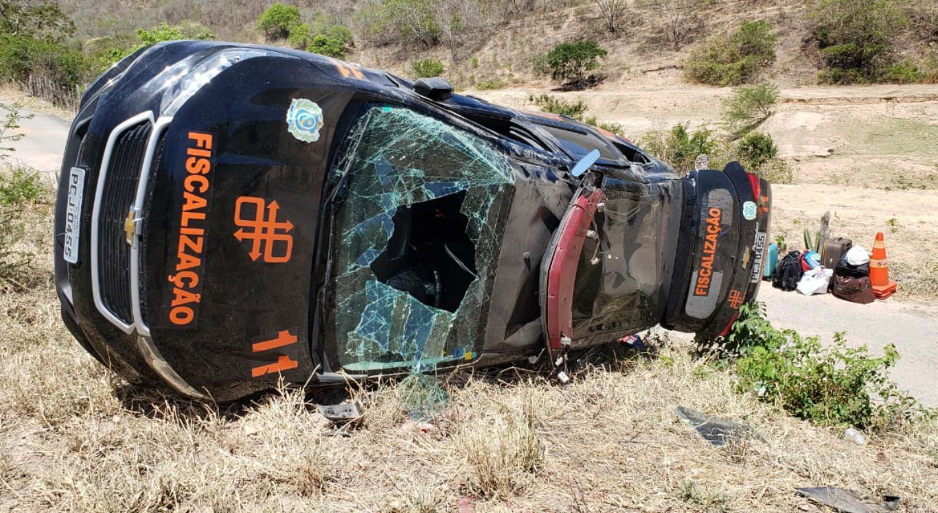 Viatura capotou na BR-232, em Pesqueira