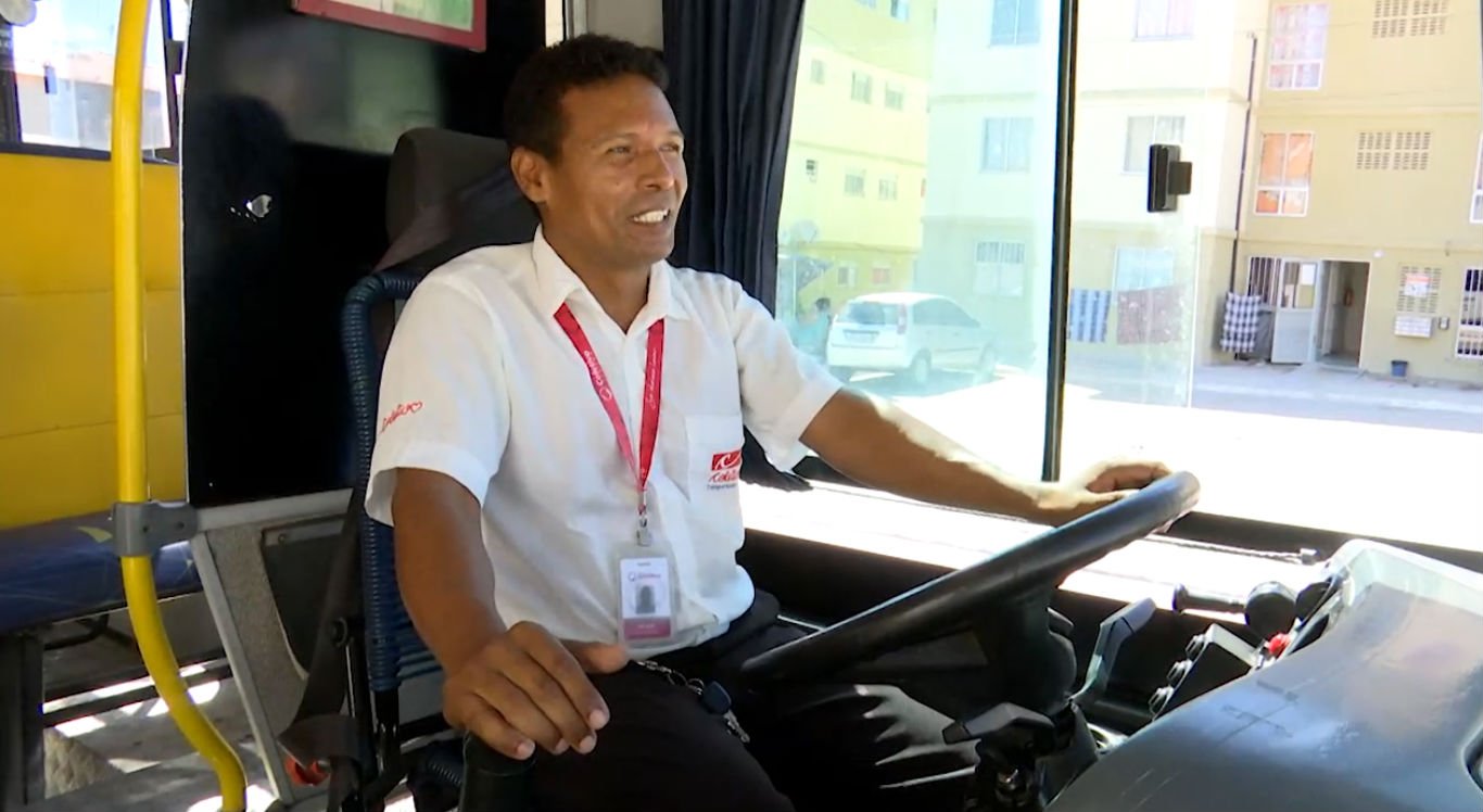 Cícero Santos, 39 anos, trabalha como motorista de ônibus há quase dois anos