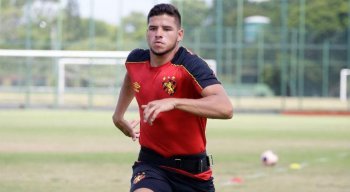 Chico chegou a disputar dois jogos pelo time profissional ao lado de Adryelson em 2019.