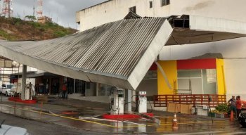 Teto de posto de combustíveis cedeu no bairro São Francisco, em Caruaru