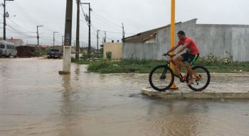 Chuva era bastante esperada pelos moradores, mas volume causou transtornos
