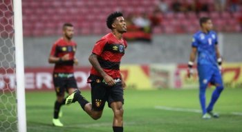 Atacante Ewandro marcou o gol da vitória