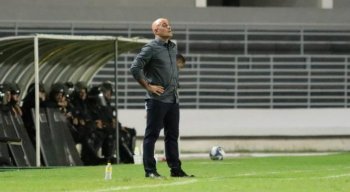 Itamar Schulle volta a cobrar chegada de jogadores para encorpar o elenco do Santa Cruz