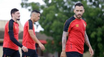 Jean Patrick (D) começou a temporada em alta no Leão