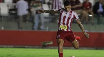 Jean Carlos é o responsável pelas bolas paradas do Náutico