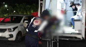 O homem foi agredido pelos enteados com socos, pontapés e pauladas