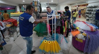 O foco da ação foram as fantasias e adereços para o carnaval
