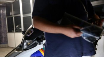 A mulher conseguiu pegar um documento para dar entrada no auxílio-doença
