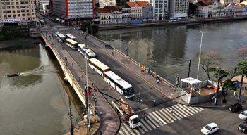 O trânsito no centro da cidade começa a ser alterado nesta terça-feira (18), por causa da montagem do Galo da Madrugada