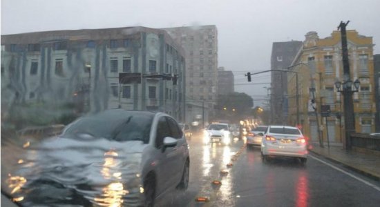 APAC emite alerta de chuvas para quatro regiões nesta segunda (16)