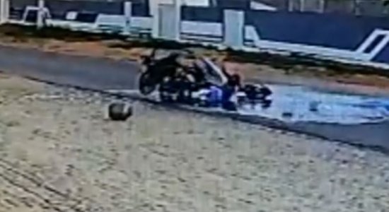 Colisão entre duas motocicletas deixou condutores feridos