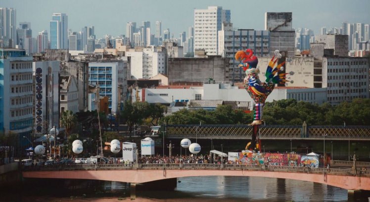 Em 2020, é a 42ª vez em que o Galo Gigante vai arrastar uma multidão de foliões pela ruas do Recife