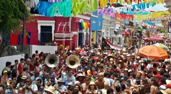 Folia toma conta das ladeiras de Olinda