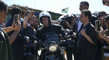 Bolsonaro em passeio de moto