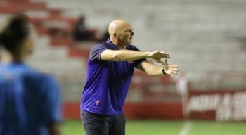 Treinador Gilmar Dal Pozzo celebrou o ponto conquistado em casa