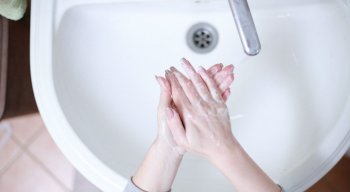 Higienização das mãos precisa ser realizada regularmente