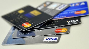 Cartão de crédito passa a usar cotação do dólar do dia da compra