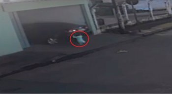 A criança teve apenas um arranhão no pé