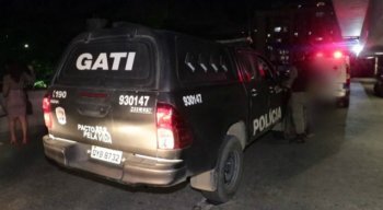 O mototaxista foi atingido por uma bala perdida no abdômen.