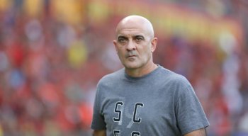 Itamar Schulle teve as ausências de Pipico e Paulinho na partida entre Sport x Santa Cruz
