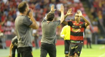 O gol da vitória do Sport no primeiro Clássico das Multidões foi marcado pelo atacante Elton