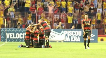 Elton entrou no segundo tempo e marcou o gol do vitória do Clássico