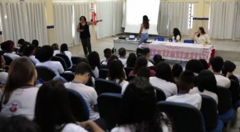 Alunos assistiram à palestra sobre o COVID-19